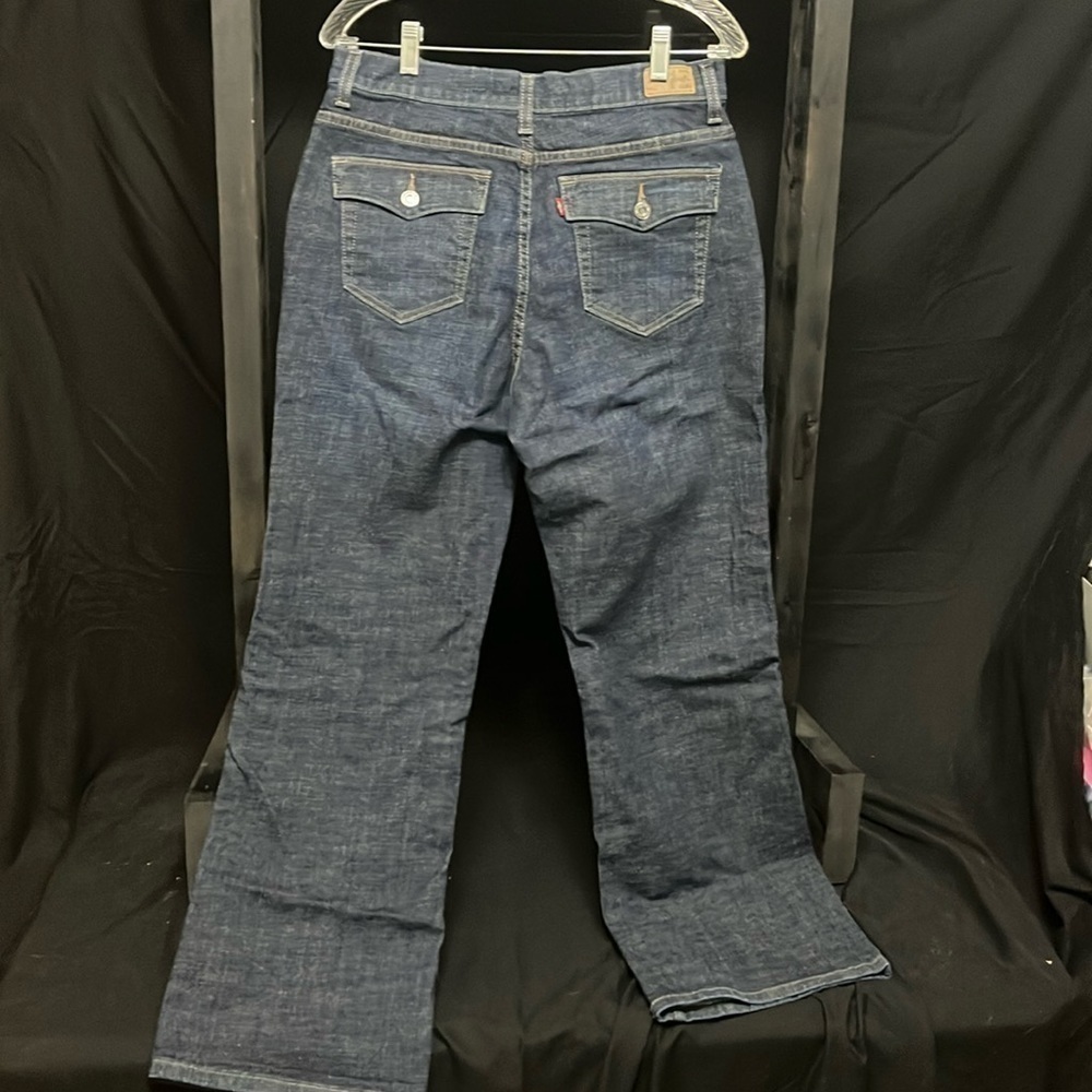 Levi’s- Slimming Bootcut 512 jeans
